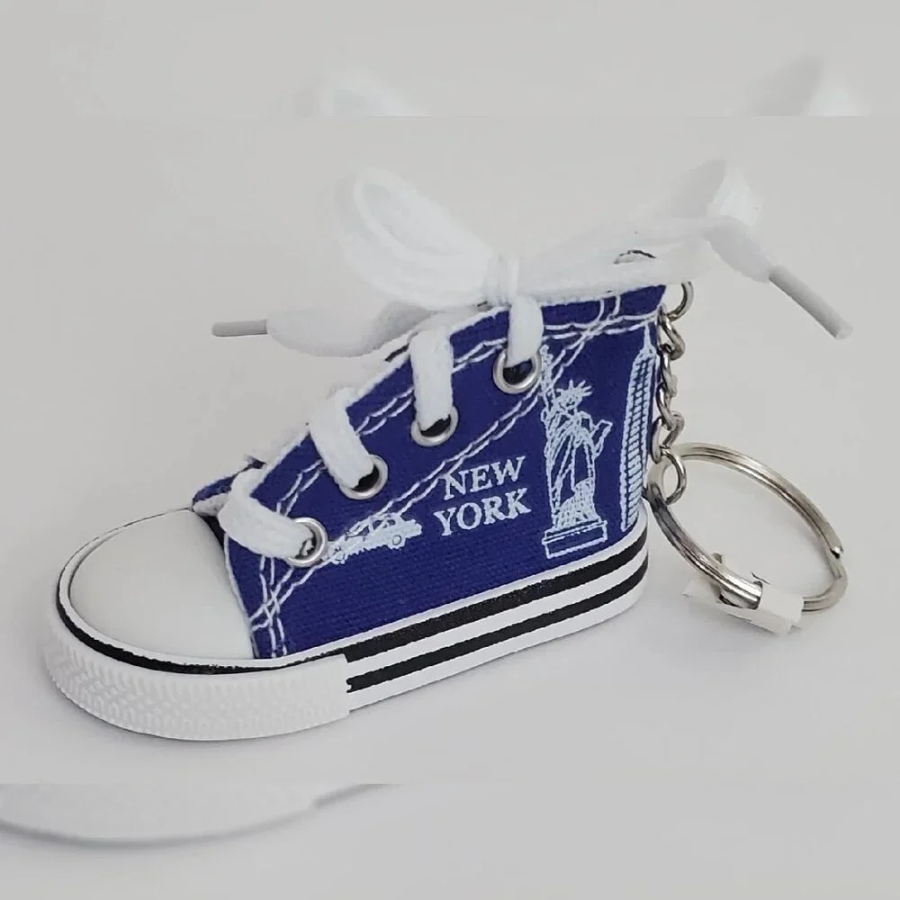 NWT NEW YORK SNEAKERS KEYCHAIN MULTICOLOR ALLOVER PRINT LOGO